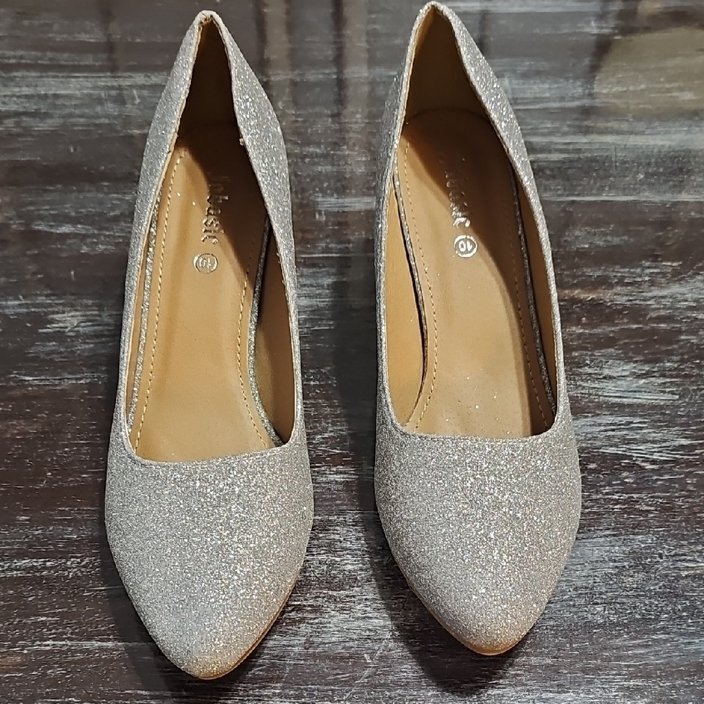 Women Low Heel Dress Pump Shoes Pointed Toe Silver Glitter Size 10 M